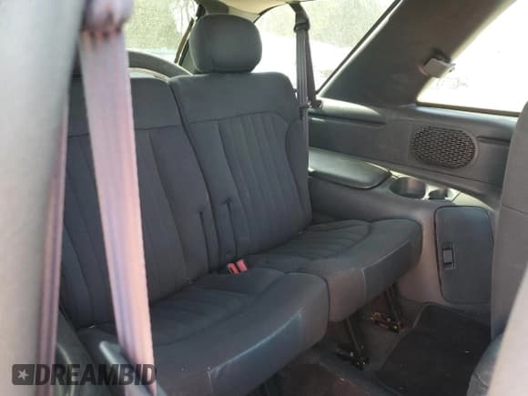 ✅ 2005 Chevrolet Blazer LS • VIN: 1GNCT18X55K111366 • Lot: 54942375. Wystawiony na Copart z przebiegiem Nie podano. Bezpłatny archiwum sprzedaży aukcyjnych z USA i szczegółowy raport historii pojazdu na DreamBid. Zdjęcie 10.