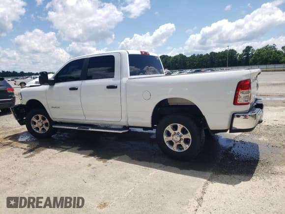 ✅ 2024 Ram 2500 Big Horn • VIN: 3C6UR5DJ7RG285920 • Lot: 62305525. Wystawiony na Copart z przebiegiem 35 802 mil. Bezpłatny archiwum sprzedaży aukcyjnych z USA i szczegółowy raport historii pojazdu na DreamBid. Zdjęcie 2.