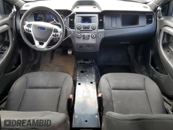 ✅ 2017 Ford Police Interceptor • VIN: 1FAHP2MKXHG103831 • Lot: 70622904. Wystawiony na Copart z przebiegiem 177 197 mil. Bezpłatny archiwum sprzedaży aukcyjnych z USA i szczegółowy raport historii pojazdu na DreamBid. Zdjęcie 8.