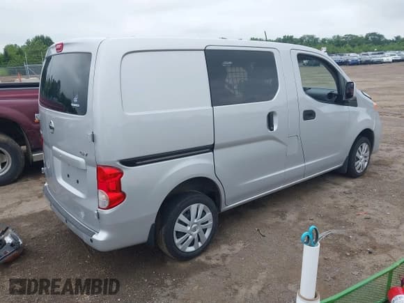 ✅ 2020 Nissan NV200 SV • VIN: 3N6CM0KNXLK701455 • Lot: 42859402. Wystawiony na IAAI z przebiegiem 191 067 mil. Bezpłatny archiwum sprzedaży aukcyjnych z USA i szczegółowy raport historii pojazdu na DreamBid. Zdjęcie 4.