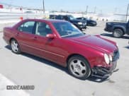 ✅ 2000 Mercedes-Benz E 320 • VIN: WDBJF70J5YB066997 • Лот: 42314772. Опубликован ранее на IAAI с пробегом 181 217 миль. Бесплатный доступ к архиву аукционных продаж из США и подробный отчёт об истории автомобиля на DreamBid. Изображение 1.