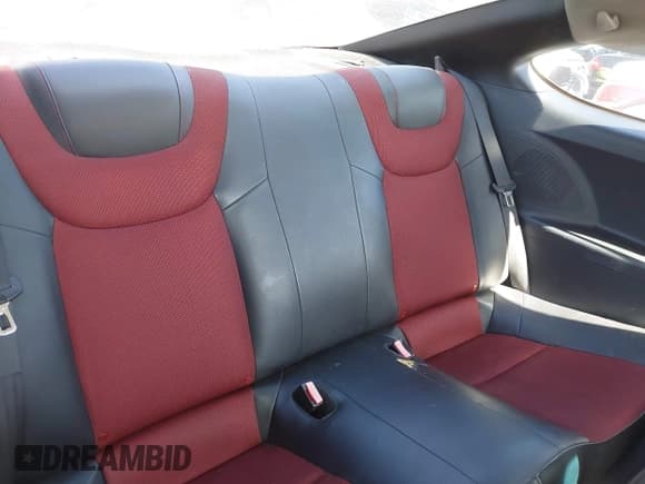 ✅ 2011 Hyundai Genesis Coupe • VIN: KMHHT6KD9BU062775 • Lot: 43517837. Listed on IAAI with 180,711 mi. Free auction sales archive from the USA and detailed vehicle history report at DreamBid. Image 8.