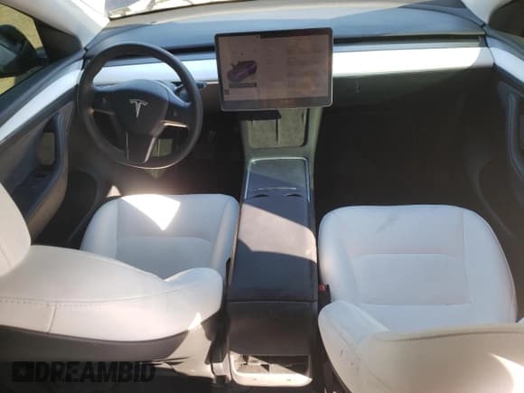 ✅ 2024 Tesla Model Y Long Range • VIN: 7SAYGAEE8RF074213 • Lot: 50637445. Listed on Copart with 25,722 mi. Free auction sales archive from the USA and detailed vehicle history report at DreamBid. Image 8.