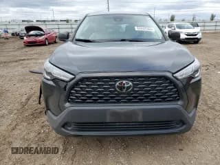 ✅ 2022 Toyota Corolla Cross L • VIN: 7MUAAABG8NV021755 • Lot: 82632505. Wystawiony na Copart z przebiegiem 37 113 mil. Bezpłatny archiwum sprzedaży aukcyjnych z USA i szczegółowy raport historii pojazdu na DreamBid. Zdjęcie 5.