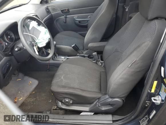 2011 Hyundai Accent GS z VIN KMHCM3AC7BU195100, wystawiony jako Copart lot #59660864 z przebiegiem 158 959 mil mil oraz Szkoda całkowita • Salvage title. Historia ofert i sprzedaży dostępna na DreamBid. Obrazek 7.