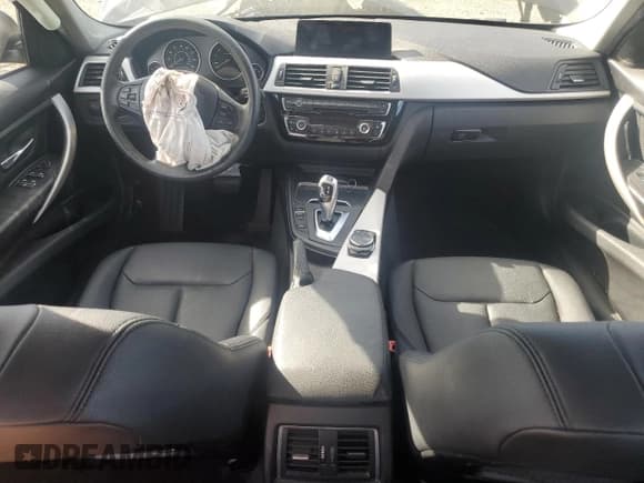 ✅ 2016 BMW 3 Series 320i xDrive • VIN: WBA8E5G52GNU19139 • Лот: 82584595. Опубликован ранее на Copart с пробегом 120 732 миль. Бесплатный доступ к архиву аукционных продаж из США и подробный отчёт об истории автомобиля на DreamBid. Изображение 8.