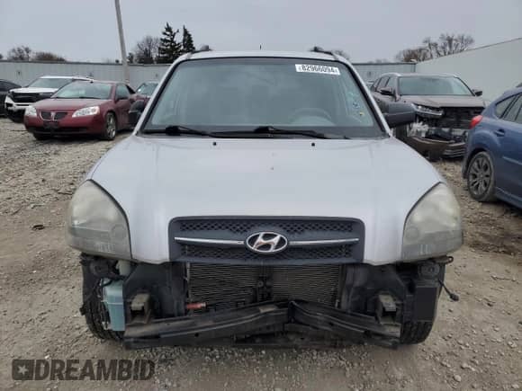 2005 Hyundai Tucson GL z VIN KM8JM12B75U146582, wystawiony jako Copart lot #82966094 z przebiegiem 132 445 mil mil oraz Nie do naprawy • Non repairable. Historia ofert i sprzedaży dostępna na DreamBid. Obrazek 5.