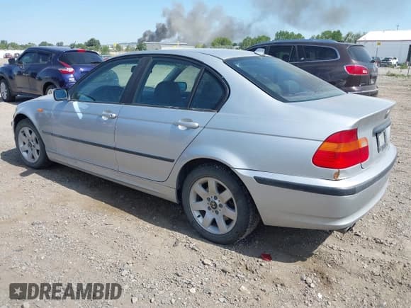 ✅ 2004 BMW 3 Series 325xi • VIN: WBAEU33444PR08648 • Lot: 43016320. Listed on IAAI with 197,111 mi. Free auction sales archive from the USA and detailed vehicle history report at DreamBid. Image 3.