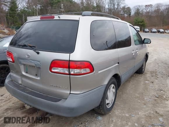 ✅ 2001 Toyota Sienna LE • VIN: 4T3ZF13C51U340999 • Lot: 43777716. Listed on IAAI with 119,772 mi. Free auction sales archive from the USA and detailed vehicle history report at DreamBid. Image 4.