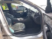 ✅ 2016 Mercedes-Benz C 300 • VIN: 55SWF4KB1GU135738 • Lot: 42741281. Wystawiony na IAAI z przebiegiem 140 003 mil. Bezpłatny archiwum sprzedaży aukcyjnych z USA i szczegółowy raport historii pojazdu na DreamBid. Zdjęcie 5.