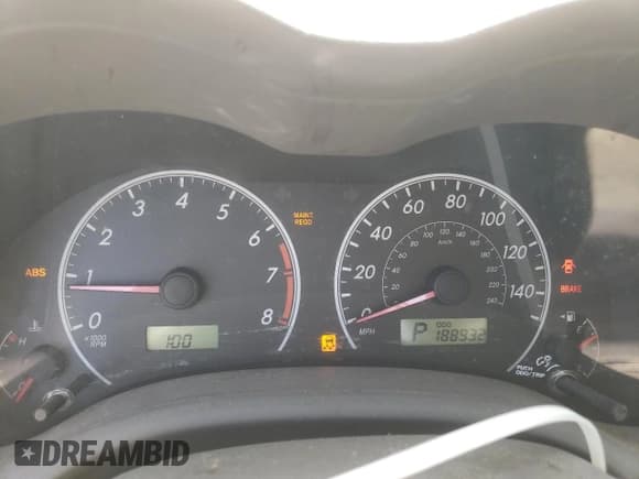 ✅ 2010 Toyota Corolla LE • VIN: 1NXBU4EE3AZ205021 • Lot: 71462255. Wystawiony na Copart z przebiegiem 188 932 mil. Bezpłatny archiwum sprzedaży aukcyjnych z USA i szczegółowy raport historii pojazdu na DreamBid. Zdjęcie 9.