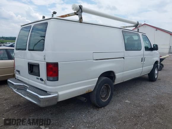 ✅ 2011 Ford Econoline Cargo Commercial • VIN: 1FTNS2EL8BDA43897 • Lot: 42604471. Wystawiony na IAAI z przebiegiem 122 403 mil. Bezpłatny archiwum sprzedaży aukcyjnych z USA i szczegółowy raport historii pojazdu na DreamBid. Zdjęcie 4.