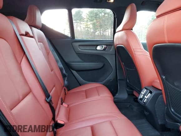 ✅ 2019 Volvo XC40 Momentum • VIN: YV4162UK3K2053144 • Lot: 93447295. Wystawiony na Copart z przebiegiem 68 243 mil. Bezpłatny archiwum sprzedaży aukcyjnych z USA i szczegółowy raport historii pojazdu na DreamBid. Zdjęcie 11.