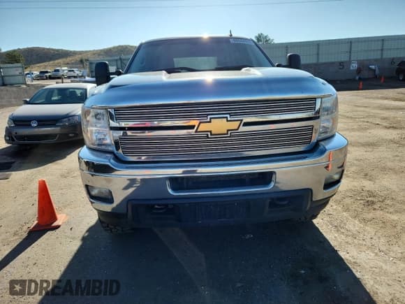 ✅ 2013 Chevrolet Silverado 2500HD LT • VIN: 1GC1KXC83DF173989 • Lot: 69644925. Wystawiony na Copart z przebiegiem 232 761 mil. Bezpłatny archiwum sprzedaży aukcyjnych z USA i szczegółowy raport historii pojazdu na DreamBid. Zdjęcie 5.