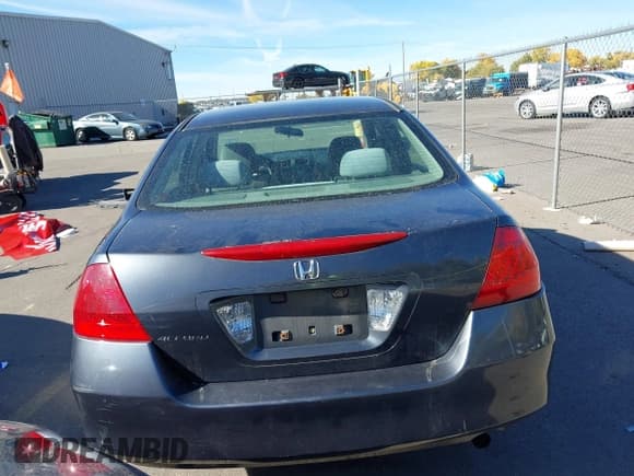 ✅ 2006 Honda Accord LX • VIN: 1HGCM56426A123408 • Lot: 43549800. Listed on IAAI with 200,767 mi. Free auction sales archive from the USA and detailed vehicle history report at DreamBid. Image 17.