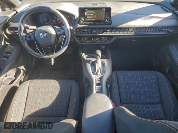 ✅ 2024 Honda HR-V Sport • VIN: 3CZRZ2H50RM749880 • Lot: 95393485. Wystawiony na Copart z przebiegiem 13 016 mil. Bezpłatny archiwum sprzedaży aukcyjnych z USA i szczegółowy raport historii pojazdu na DreamBid. Zdjęcie 8.