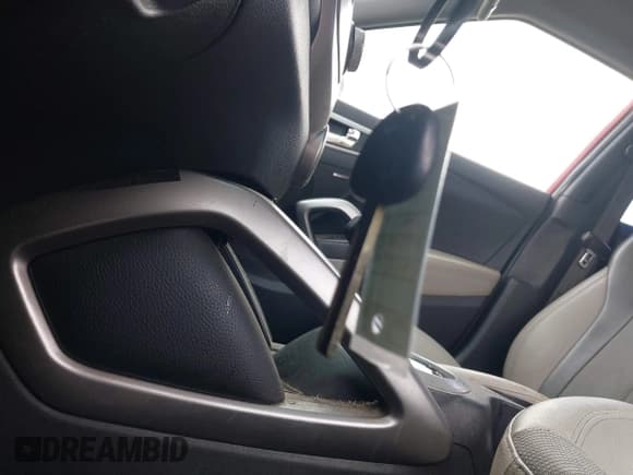 ✅ 2014 Hyundai Veloster • VIN: KMHTC6AD7EU195907 • Lot: 41548595. Wystawiony na IAAI z przebiegiem 106 349 mil. Bezpłatny archiwum sprzedaży aukcyjnych z USA i szczegółowy raport historii pojazdu na DreamBid. Zdjęcie 11.