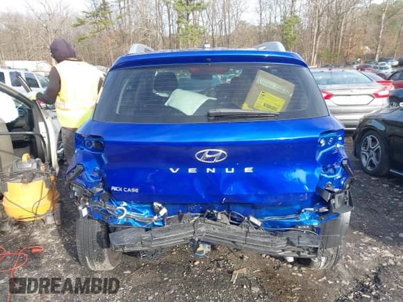 ✅ 2024 Hyundai Venue SEL • VIN: KMHRC8A31RU316286 • Lot: 41575128. Listed on IAAI with 8,184 mi. Free auction sales archive from the USA and detailed vehicle history report at DreamBid. Image 17.