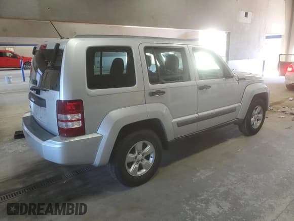 ✅ 2011 Jeep Liberty Sport • VIN: 1J4PN2GK5BW579922 • Lot: 82185145. Wystawiony na Copart z przebiegiem 191 798 mil. Bezpłatny archiwum sprzedaży aukcyjnych z USA i szczegółowy raport historii pojazdu na DreamBid. Zdjęcie 3.