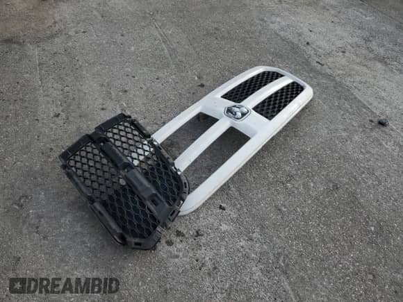 2013 Ram 1500 Express z VIN 1C6RR6KT1DS722537, wystawiony jako Copart lot #81500105 z przebiegiem Nie podano mil oraz Szkoda całkowita • Salvage title. Historia ofert i sprzedaży dostępna na DreamBid. Obrazek 12.