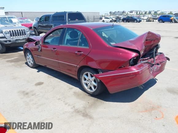 ✅ 2001 Mercedes-Benz C 320 • VIN: WDBRF64J51F097544 • Lot: 42632467. Wystawiony na IAAI z przebiegiem 108 560 mil. Bezpłatny archiwum sprzedaży aukcyjnych z USA i szczegółowy raport historii pojazdu na DreamBid. Zdjęcie 3.