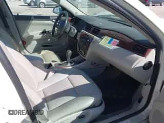 2008 Chevrolet Impala LTZ z VIN 2G1WU583489171161, wystawiony jako IAAI lot #43434545 z przebiegiem 316 780 mil mil oraz . Historia ofert i sprzedaży dostępna na DreamBid. Obrazek 5.