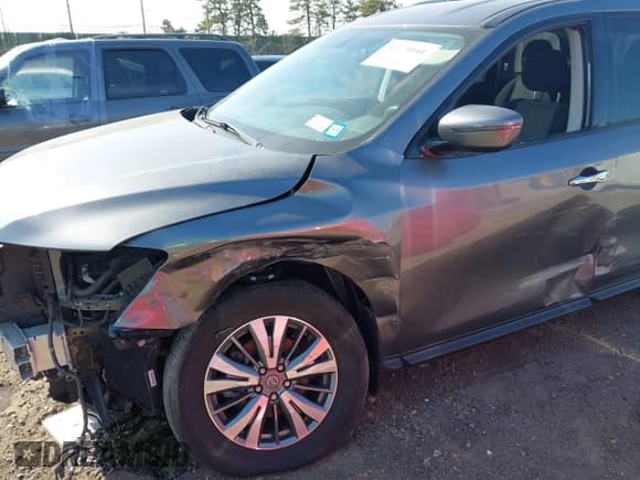 ✅ 2020 Nissan Pathfinder S • VIN: 5N1DR2AM5LC640305 • Lot: 41771041. Wystawiony na IAAI z przebiegiem 26 227 mil. Bezpłatny archiwum sprzedaży aukcyjnych z USA i szczegółowy raport historii pojazdu na DreamBid. Zdjęcie 19.