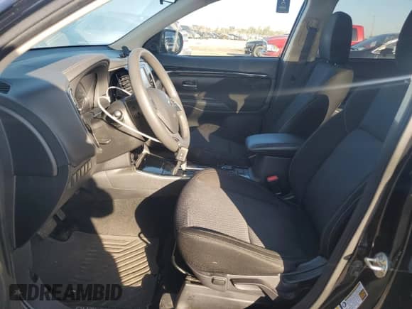 ✅ 2020 Mitsubishi Outlander ES • VIN: JA4AD2A38LZ045811 • Лот: 84786275. Опубликован ранее на Copart с пробегом 58 331 миль. Бесплатный доступ к архиву аукционных продаж из США и подробный отчёт об истории автомобиля на DreamBid. Изображение 7.