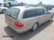 ✅ 1999 Mercedes-Benz E 320 • VIN: WDBJH82F8XX022566 • Lot: 42187792. Listed on IAAI with 217,930 mi. Free auction sales archive from the USA and detailed vehicle history report at DreamBid. Image 4.