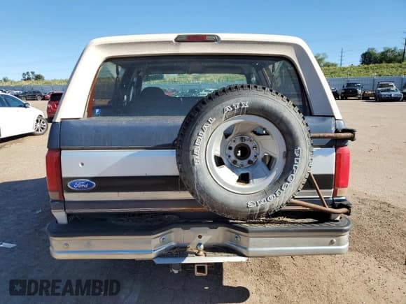 ✅ 1992 Ford Bronco Custom • VIN: 1FMEU15HXNLA22619 • Lot: 63666204. Wystawiony na Copart z przebiegiem 230 451 mil. Bezpłatny archiwum sprzedaży aukcyjnych z USA i szczegółowy raport historii pojazdu na DreamBid. Zdjęcie 6.