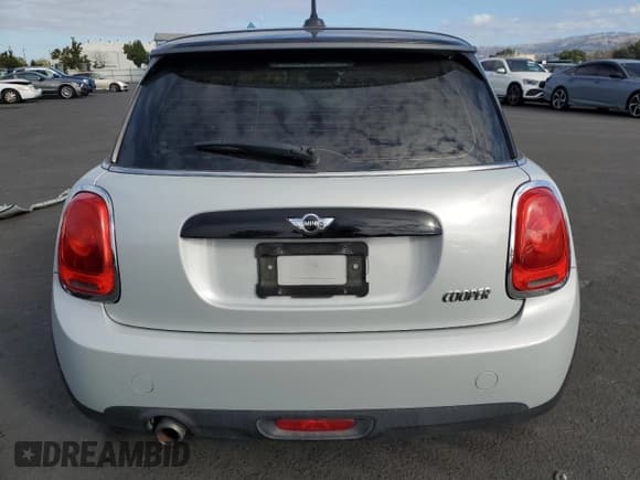 ✅ 2017 MINI Hardtop Cooper • VIN: WMWXP5C37H2G60498 • Лот: 82279815. Опубликован ранее на Copart с пробегом 92 736 миль. Бесплатный доступ к архиву аукционных продаж из США и подробный отчёт об истории автомобиля на DreamBid. Изображение 6.