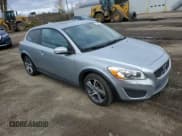 ✅ 2013 Volvo C30 T5 • VIN: YV1672MK2D2310295 • Lot: 77993284. Wystawiony na Copart z przebiegiem 208 604 mil. Bezpłatny archiwum sprzedaży aukcyjnych z USA i szczegółowy raport historii pojazdu na DreamBid. Zdjęcie 4.