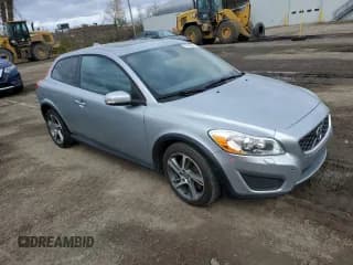 ✅ 2013 Volvo C30 T5 • VIN: YV1672MK2D2310295 • Lot: 77993284. Wystawiony na Copart z przebiegiem 208 604 mil. Bezpłatny archiwum sprzedaży aukcyjnych z USA i szczegółowy raport historii pojazdu na DreamBid. Zdjęcie 4.