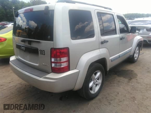 ✅ 2008 Jeep Liberty Sport • VIN: 1J8GP28K98W186764 • Lot: 42777011. Listed on IAAI with 135,104 mi. Free auction sales archive from the USA and detailed vehicle history report at DreamBid. Image 4.