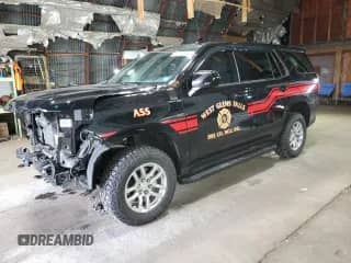 2021 Chevrolet Tahoe Commercial z VIN 1GNSKLEDXMR260477, wystawiony jako Copart lot #60048345 z przebiegiem 20 465 mil mil oraz Szkoda całkowita • Salvage title. Historia ofert i sprzedaży dostępna na DreamBid. Obrazek 1.