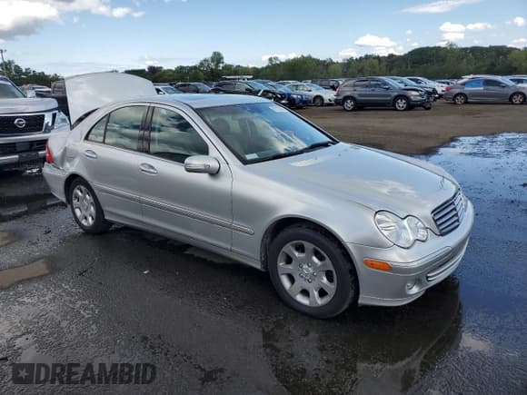 ✅ 2005 Mercedes-Benz C 240 • VIN: WDBRF81J45F557704 • Lot: 69125245. Wystawiony na Copart z przebiegiem 144 986 mil. Bezpłatny archiwum sprzedaży aukcyjnych z USA i szczegółowy raport historii pojazdu na DreamBid. Zdjęcie 4.