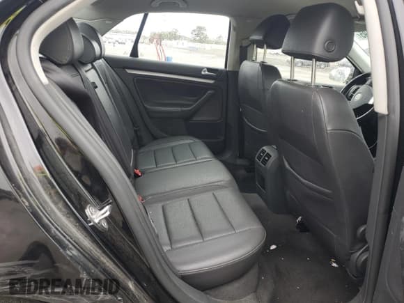 ✅ 2006 Volkswagen Jetta 2.5L • VIN: 3VWRG71K26M775527 • Лот: 81575495. Опубликован ранее на Copart с пробегом 156 697 миль. Бесплатный доступ к архиву аукционных продаж из США и подробный отчёт об истории автомобиля на DreamBid. Изображение 10.