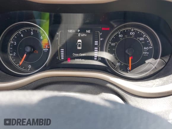 ✅ 2018 Jeep Cherokee Latitude • VIN: 1C4PJMCB8JD568944 • Lot: 42244217. Wystawiony na IAAI z przebiegiem 34 945 mil. Bezpłatny archiwum sprzedaży aukcyjnych z USA i szczegółowy raport historii pojazdu na DreamBid. Zdjęcie 7.