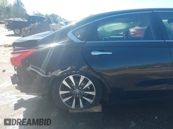 ✅ 2017 Nissan Altima SL • VIN: 1N4AL3AP2HC158140 • Lot: 41874734. Listed on IAAI with 95,425 mi. Free auction sales archive from the USA and detailed vehicle history report at DreamBid. Image 20.