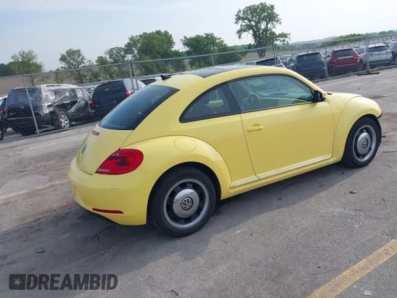 ✅ 2013 Volkswagen Beetle 2.5L • VIN: 3VWHX7AT0DM603661 • Lot: 42464030. Listed on IAAI with 95,159 mi. Free auction sales archive from the USA and detailed vehicle history report at DreamBid. Image 4.