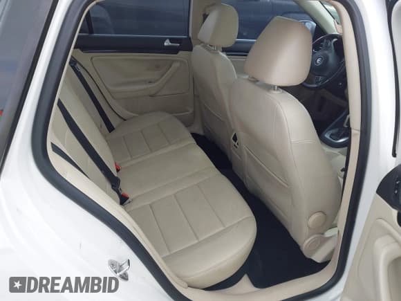 ✅ 2013 Volkswagen Jetta TDI w/Sunroof & Nav • VIN: 3VWPL7AJXDM682682 • Лот: 43670687. Опубликован ранее на IAAI с пробегом 208 722 миль. Бесплатный доступ к архиву аукционных продаж из США и подробный отчёт об истории автомобиля на DreamBid. Изображение 8.