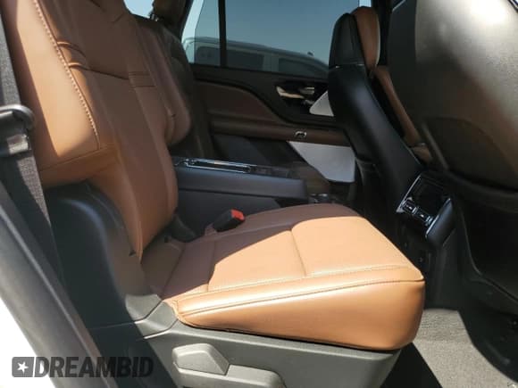 ✅ 2023 Lincoln Aviator Reserve • VIN: 5LM5J7WC3PGL22588 • Лот: 68320995. Опубликован ранее на Copart с пробегом Не указан. Бесплатный доступ к архиву аукционных продаж из США и подробный отчёт об истории автомобиля на DreamBid. Изображение 10.