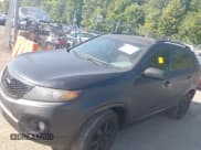 ✅ 2011 Kia Sorento LX • VIN: 5XYKTDA16BG128304 • Lot: 43180772. Wystawiony na IAAI z przebiegiem 175 867 mil. Bezpłatny archiwum sprzedaży aukcyjnych z USA i szczegółowy raport historii pojazdu na DreamBid. Zdjęcie 6.