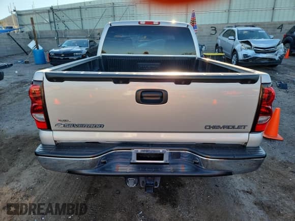 ✅ 2004 Chevrolet Silverado 1500 LS • VIN: 2GCEC19TX41125601 • Lot: 81934505. Listed on Copart with 115,745 mi. Free auction sales archive from the USA and detailed vehicle history report at DreamBid. Image 6.