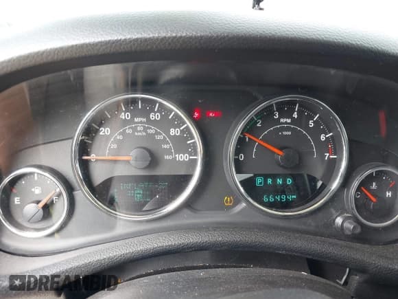 ✅ 2018 Jeep Wrangler Unlimited Sport • VIN: 1C4BJWDG4JL932122 • Lot: 42618973. Wystawiony na IAAI z przebiegiem 66 494 mil. Bezpłatny archiwum sprzedaży aukcyjnych z USA i szczegółowy raport historii pojazdu na DreamBid. Zdjęcie 7.