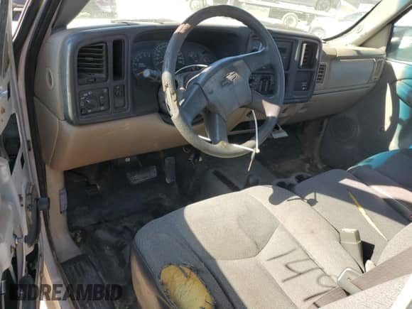 2004 Chevrolet Silverado 1500 Work Truck z VIN 1GCEK14V84Z189042, wystawiony jako Copart lot #81054544 z przebiegiem 149 878 mil mil oraz Szkoda całkowita • Salvage title. Historia ofert i sprzedaży dostępna na DreamBid. Obrazek 8.