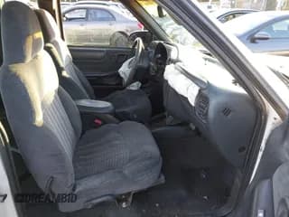 ✅ 2000 Chevrolet S-10 LS Xtreme • VIN: 1GCCS19W7Y8131198 • Лот: 41390046. Опубликован ранее на IAAI с пробегом 186 531 миль. Бесплатный доступ к архиву аукционных продаж из США и подробный отчёт об истории автомобиля на DreamBid. Изображение 5.