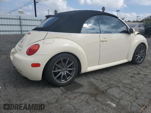 ✅ 2003 Volkswagen Beetle GLS • VIN: 3VWCD21Y53M330250 • Lot: 84288335. Listed on Copart with 64,282 mi. Free auction sales archive from the USA and detailed vehicle history report at DreamBid. Image 3.