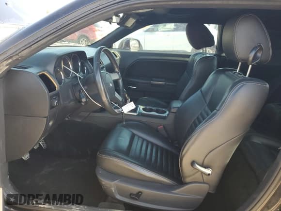 ✅ 2010 Dodge Challenger R/T Classic • VIN: 2B3CJ5DT6AH289735 • Lot: 89097985. Wystawiony na Copart z przebiegiem 97 175 mil. Bezpłatny archiwum sprzedaży aukcyjnych z USA i szczegółowy raport historii pojazdu na DreamBid. Zdjęcie 7.