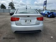 ✅ 2013 Kia Forte EX • VIN: KNAFU4A28D5737975 • Lot: 69840835. Wystawiony na Copart z przebiegiem 174 578 mil. Bezpłatny archiwum sprzedaży aukcyjnych z USA i szczegółowy raport historii pojazdu na DreamBid. Zdjęcie 6.